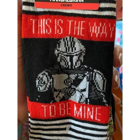 Star Wars The Mandalorian Mens Crew Fall Winter Socks 2 Pair Set Red Black White - Picture 3 of 5